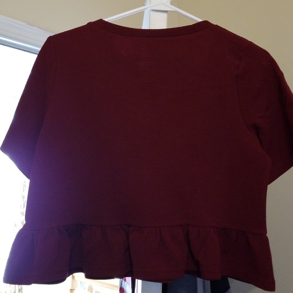 Super cute little top Burgandy - Picture 3 of 3